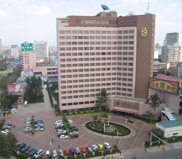Golden Dragon Hotel Kunming Exterior photo
