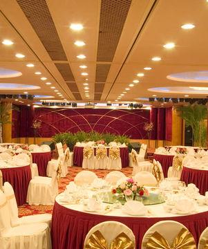 Golden Dragon Hotel Kunming Exterior photo