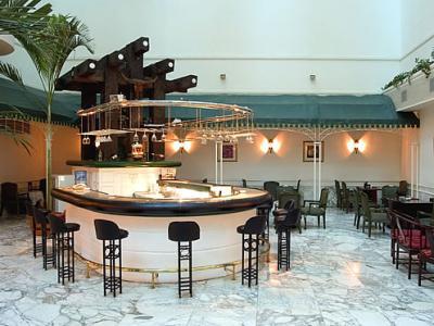 Golden Dragon Hotel Kunming Exterior photo