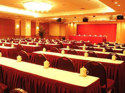 Golden Dragon Hotel Kunming Exterior photo